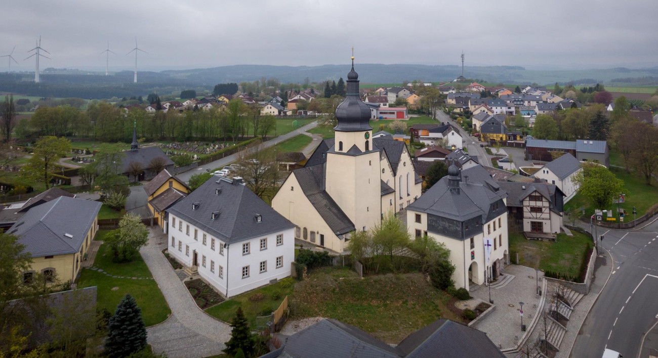 JakobusKirche EvangelischLutherische Kirchengemeinde Berg